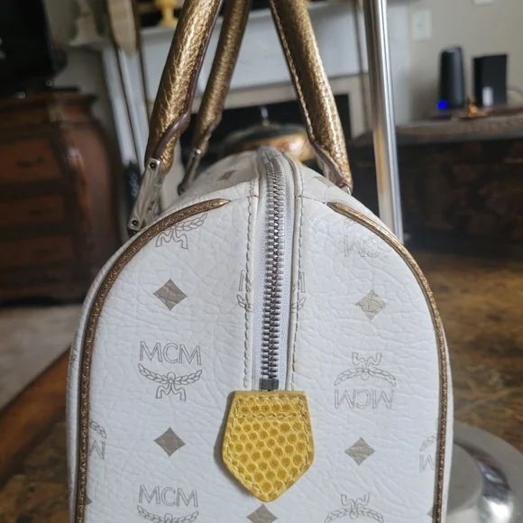 MCM White and Gold Women's Bag - Picture 4 of 7